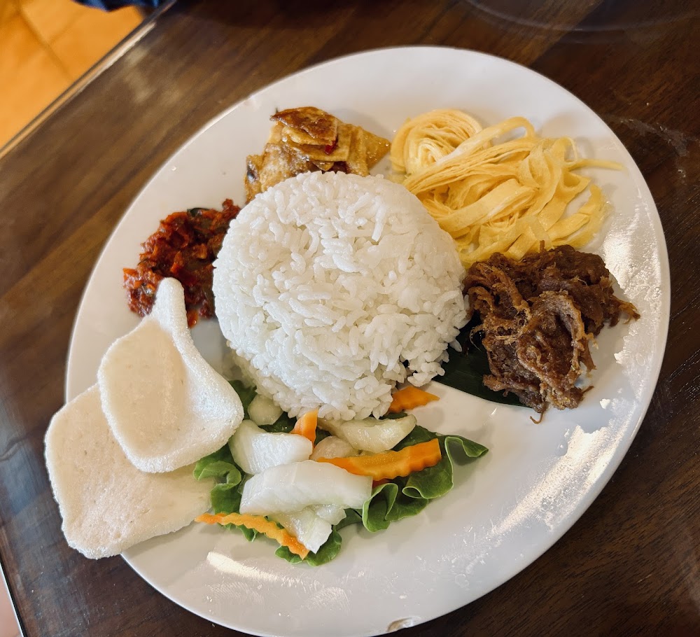 Suasana ruang makan